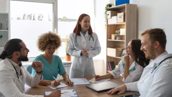 Formation en santé : placer l’expérience de terrain au cœur de la réussite des soignants